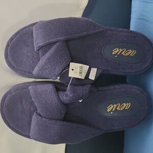 Bnwt Aerie Slippers sz9